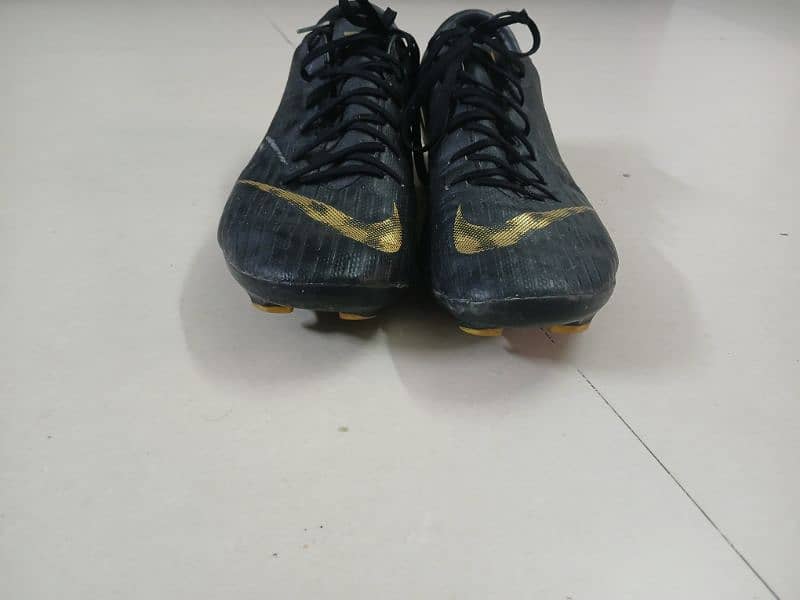 foot ball shoes 4