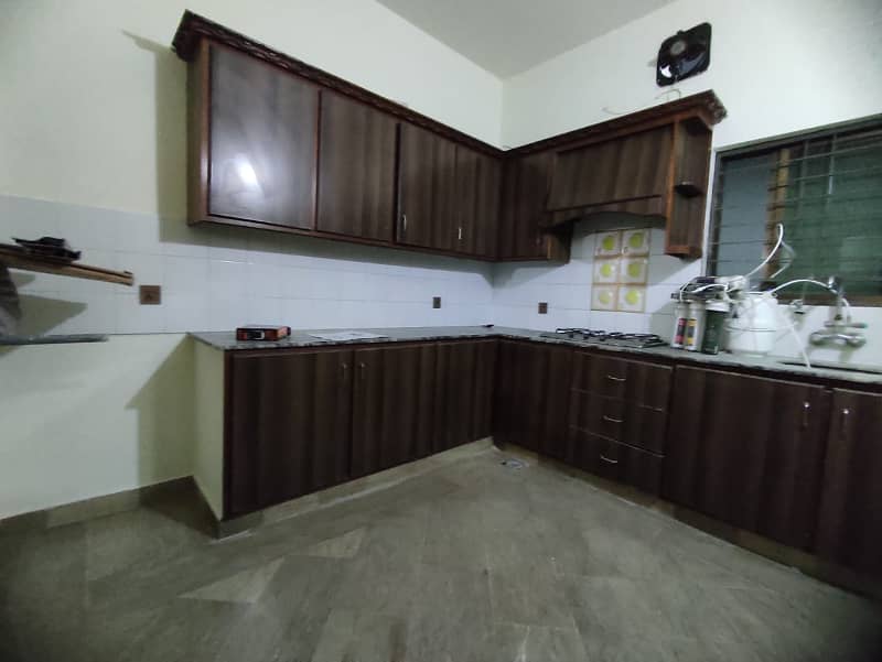 10 MARLA UPPER PORTION AVAILABLE FOR RENT 9