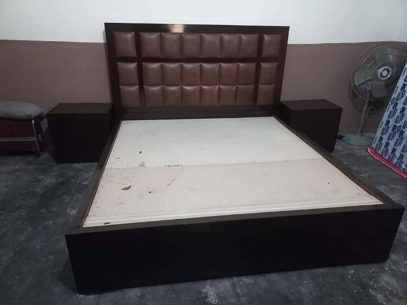 wooden heavy bed best wood and 2 sheets with 2 side tables 3