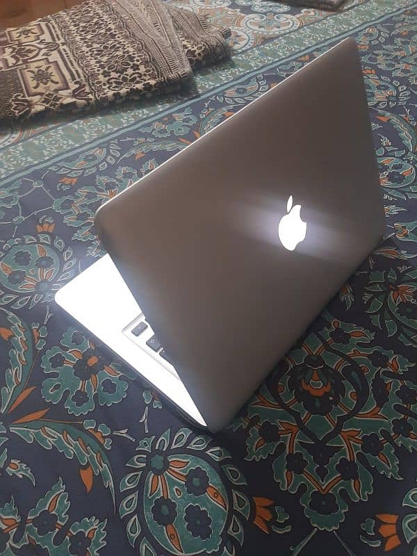 MacBook Pro (13-inch, Late 2011) 1