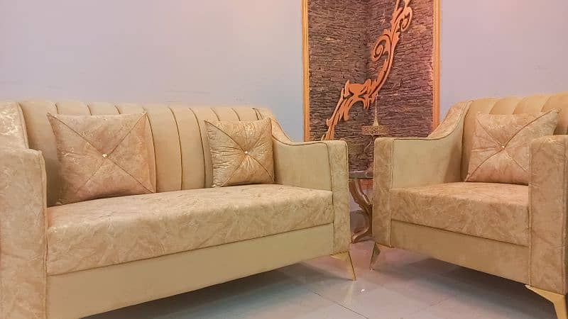 7 seater royal sofa set with metal feet's 1