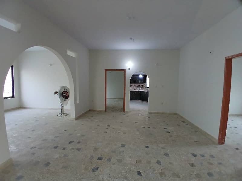 400 SQUARE YARDS CORNER SINGLE STORY INDEPENDENT HOUSE FOR RENT IN JAUHAR 12