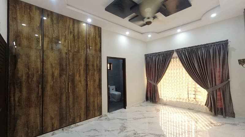 10 Marla Like Brand New Upper Portion With Gas Available For Rent In Bahria Town Lahore. 2