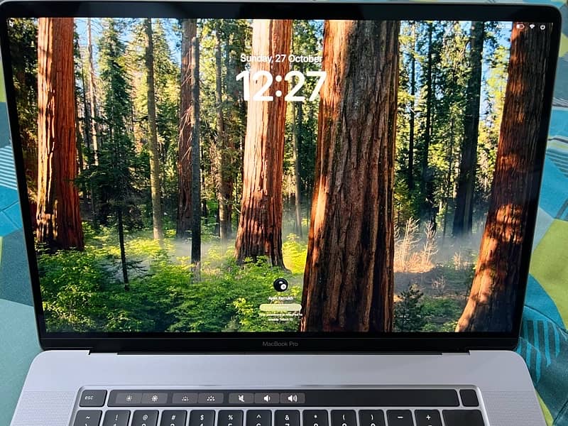 macbook pro 2019 ( 16 inches grey) with charger 7