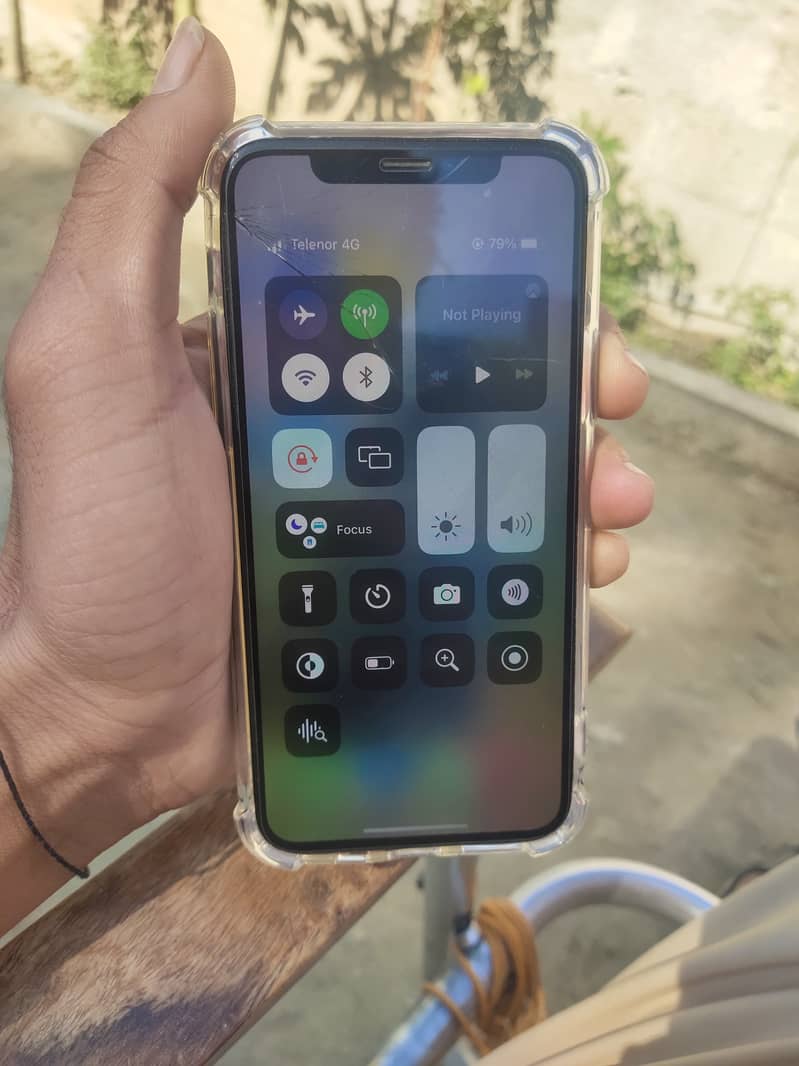 iphone x(64)GB complete box urgent  sell 0