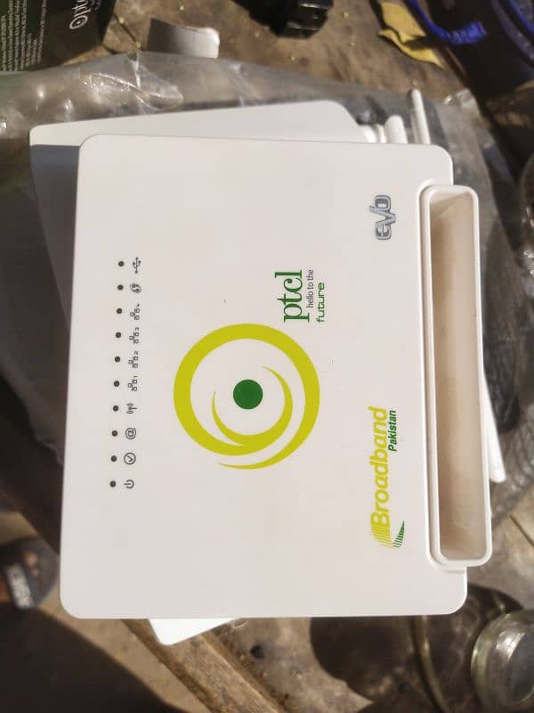 PTCL WIFI DEVICE WITH FIBER CONNECTOR 1