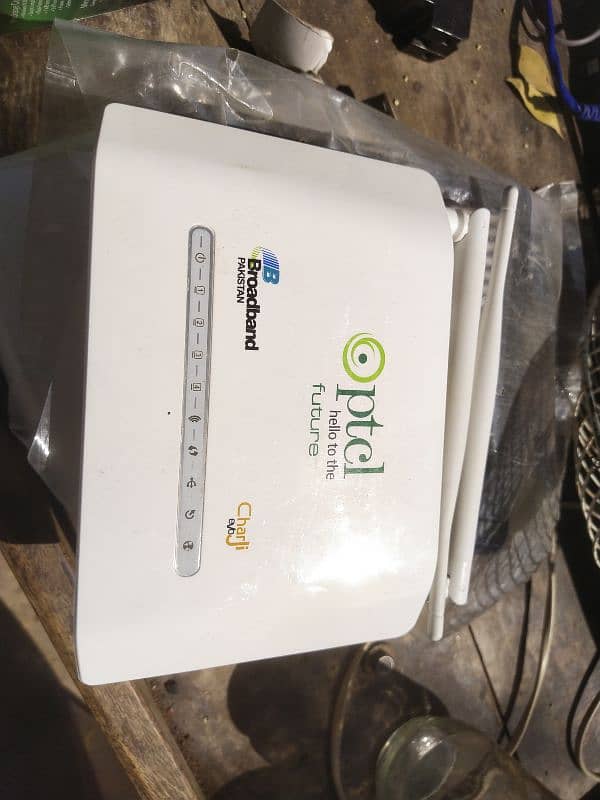 PTCL WIFI DEVICE WITH FIBER CONNECTOR 2