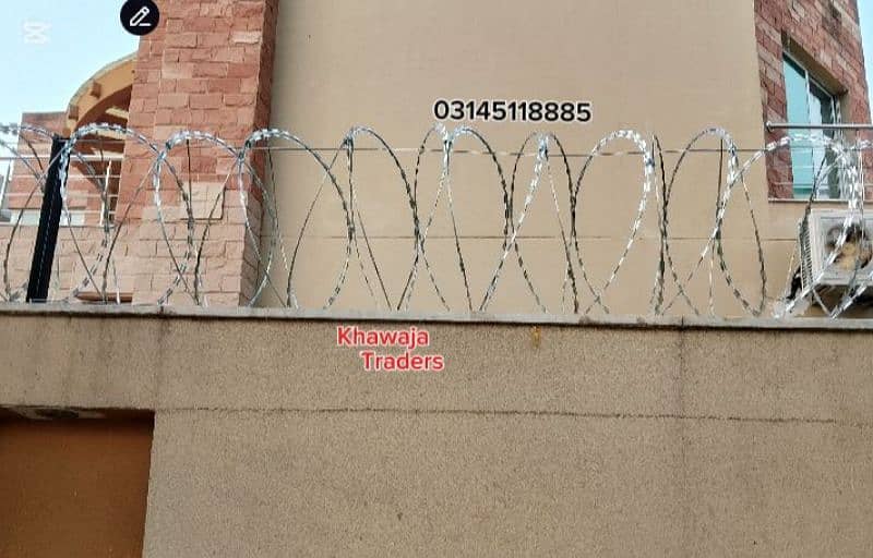 Security Razor Wire Concertina Barbed Wire Chainlink Mesh Fence 0