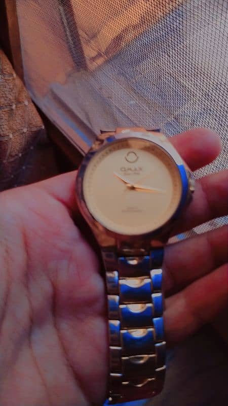 THIS IS GOLDEN WATCH 0