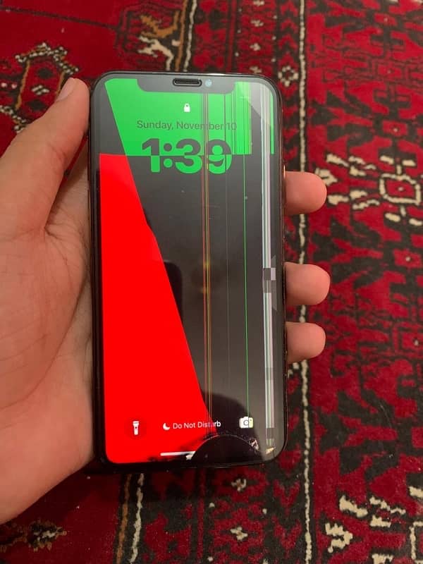 ya mobile mery sy Gira tha jis ki waja sa Panay damage hogay ha 4