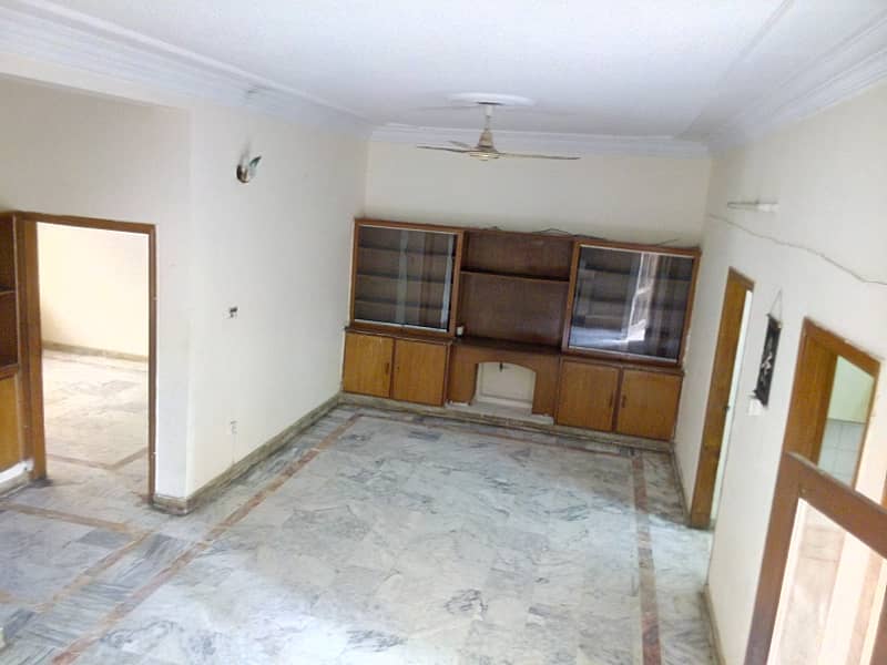 G11 30 - 60 GROUND PORTION FOR RENT FOR SMALL FAMILY ONLY 4