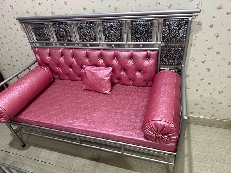 IRON BED KING SIZE  & SOFA + TABLE. 1