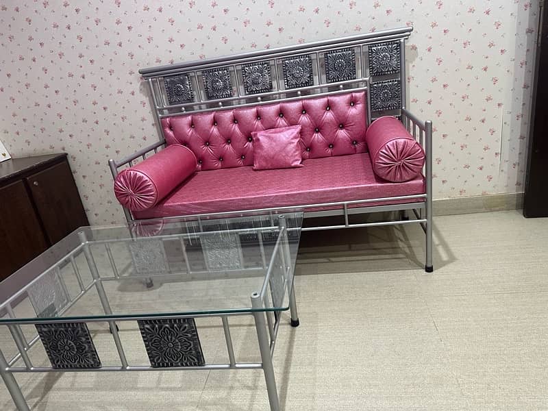 IRON BED KING SIZE  & SOFA + TABLE. 4