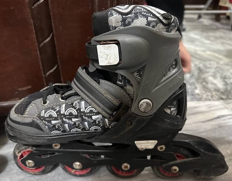 skating Shoes with complete safety kit. 1