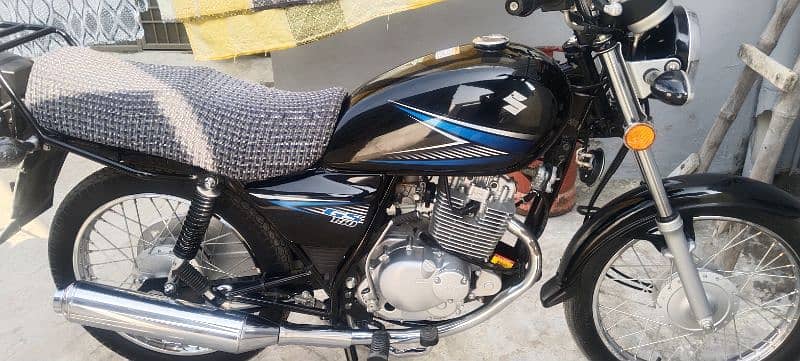 Suzuki GS 150 model 2023 8