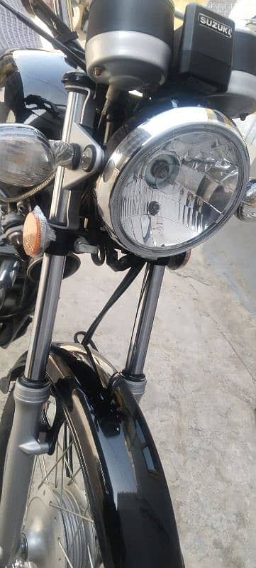 Suzuki GS 150 model 2023 13