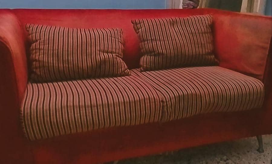 Sofas urgent sale 1