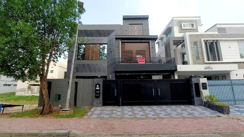 10 Marla Brand New Luxury House Available For Sale In Bahria Town Lahore. 0