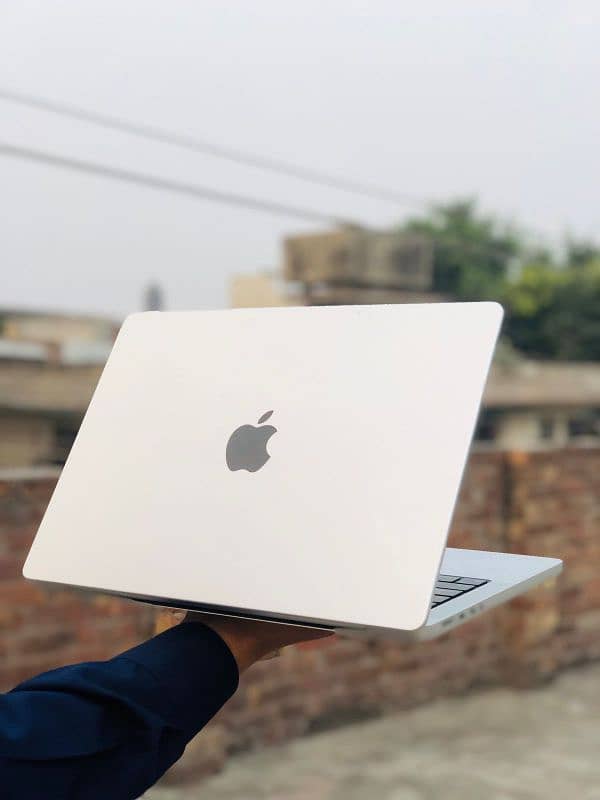 Macbook pro M1 chip (14 inch) 1