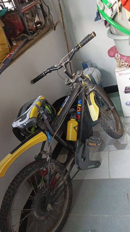 urgent sale bicycle age upto 11-15year 0