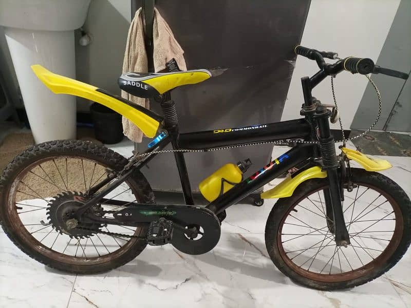 urgent sale bicycle age upto 11-15year 6