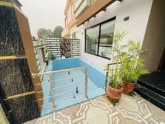 10 MARLA LUXURY HOUSE WITH SWIMMING POOL FOR SALE ON MAIN BOULEVARD BAHRIA TOWN LAHORE (100% ORIGINAL AD)