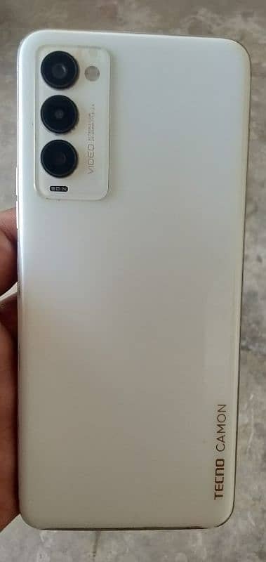 Tecno Camon 18p 128 gb + 8 gb Helio g96 120hz display 33 Watt charging 7