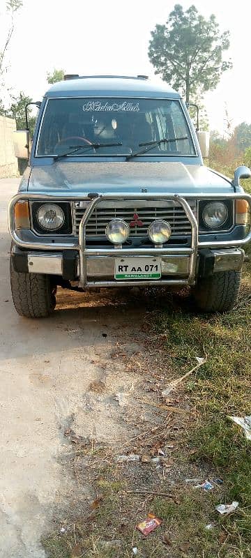 Mitsubishi Pajero 1985 2