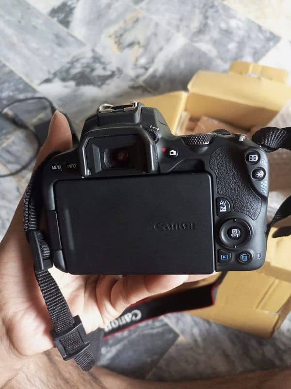 Canon 200d touch led DSLR 10/10 Condition 9