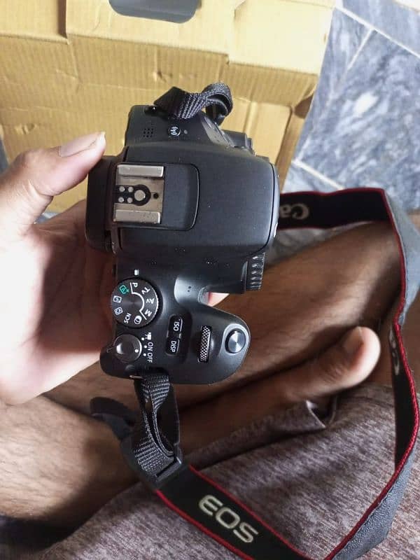 Canon 200d touch led DSLR 10/10 Condition 15