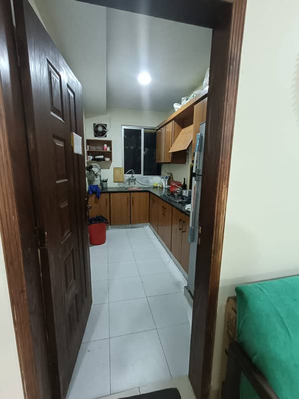 1100 square feet 2 bed Apartment available 11