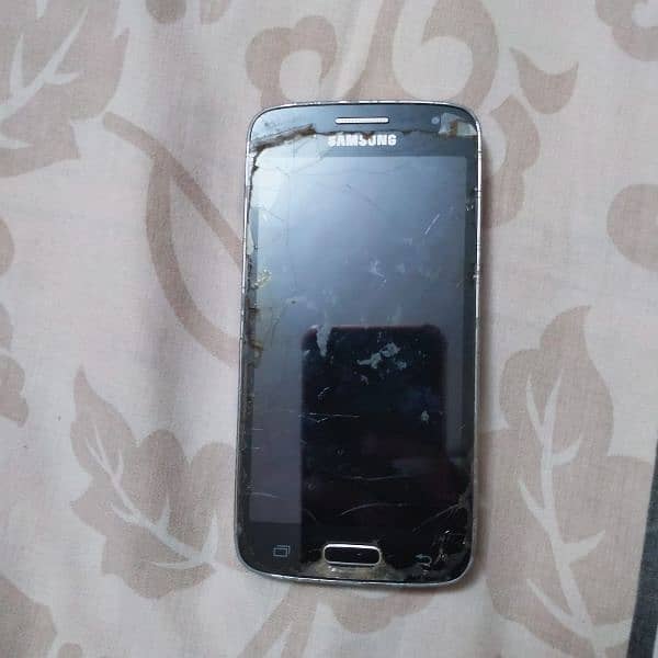 Samsung Duos and Motorola v3i flip dead consider for parts. 0