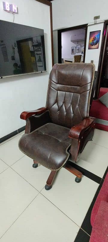 Boss Chair with Recliner for Sale 20k 3