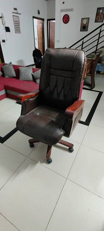 Boss Chair with Recliner for Sale 20k 4