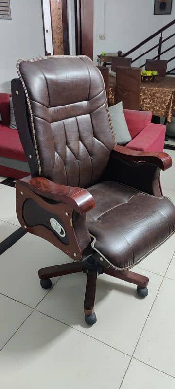 Boss Chair with Recliner for Sale 20k 7