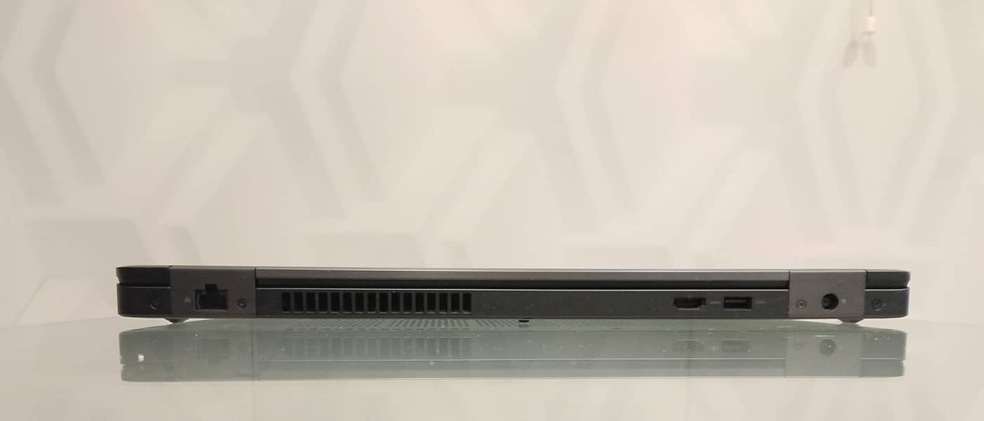 Dell Latitude 5580 | Core i7 7th Gen | 8GB RAM / 256 GB SSD | Laptop 4