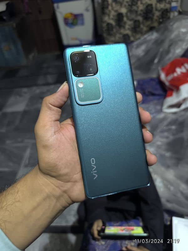 Vivo V30 12/256 just box open 4