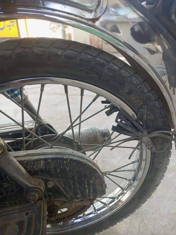 CD 70 front tyre use men 3