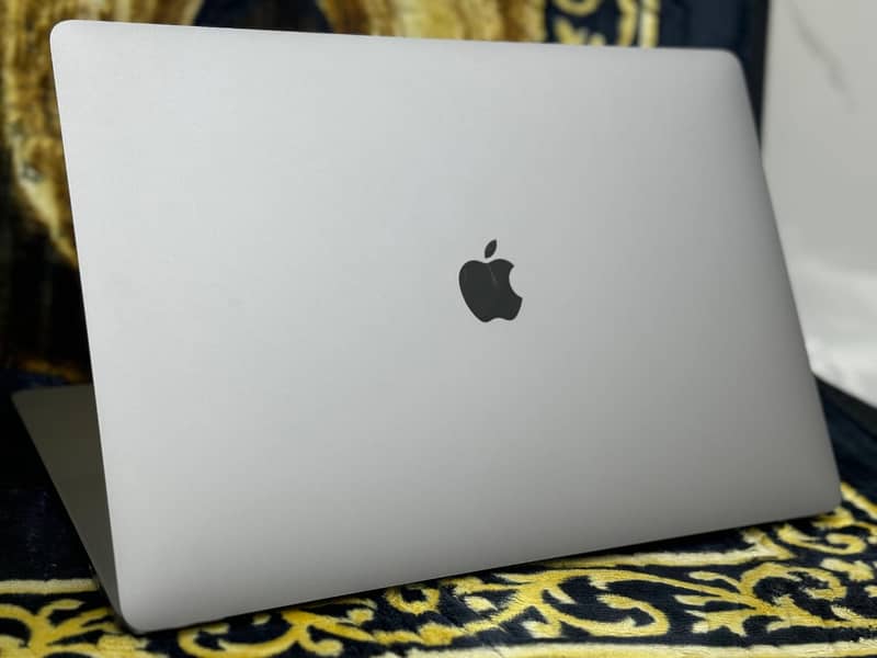 MacBook Pro 2019 | Core i7 9th Gen | 16GB RAM / 512 GB SSD | Apple 0