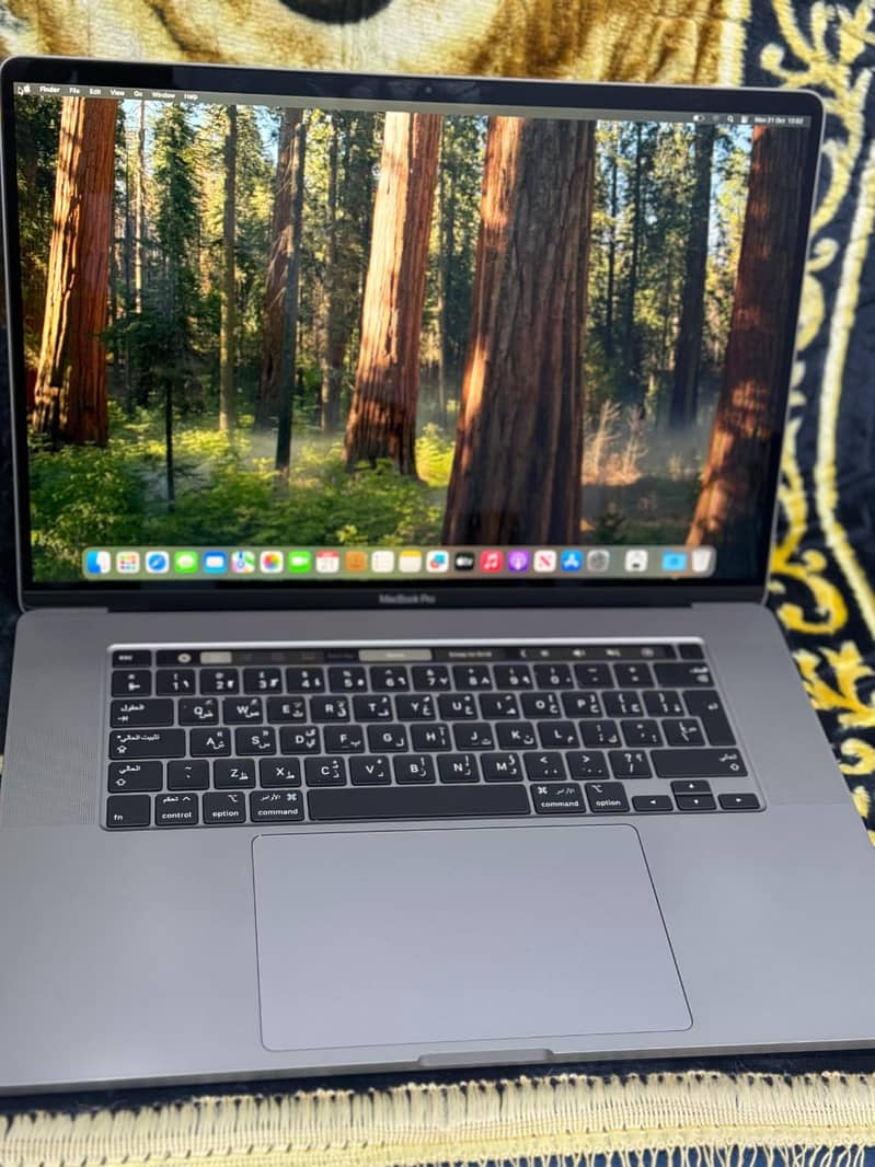 MacBook Pro 2019 | Core i7 9th Gen | 16GB RAM / 512 GB SSD | Apple 2