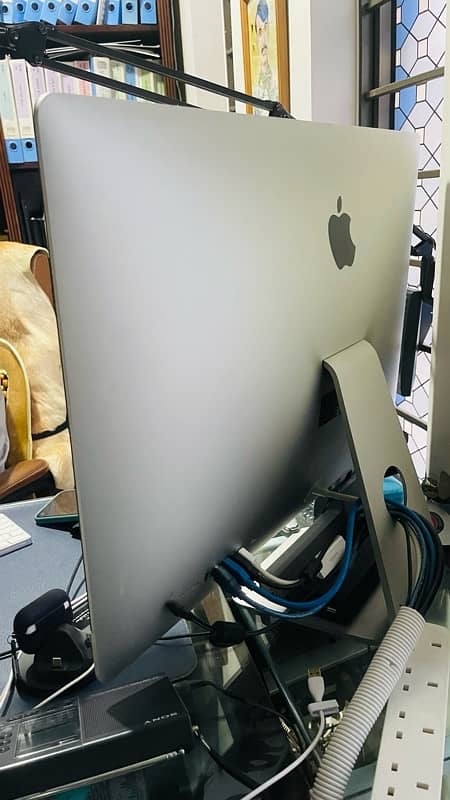 IMac - One Hand use Immaculate condition -2015 3