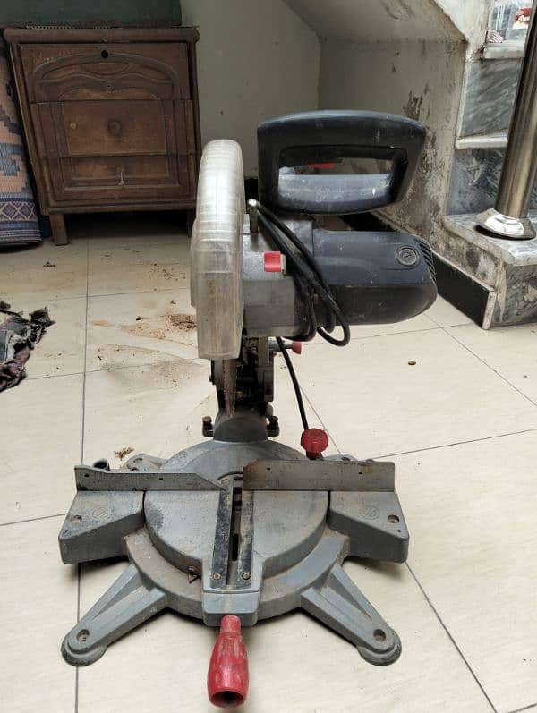 Makute miter saw machine 1