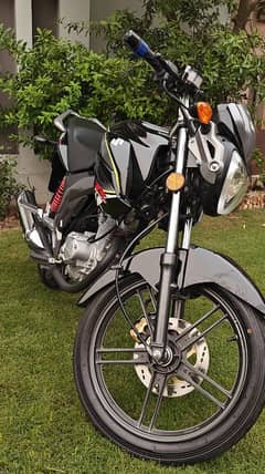 Suzuki GSX 125 Black