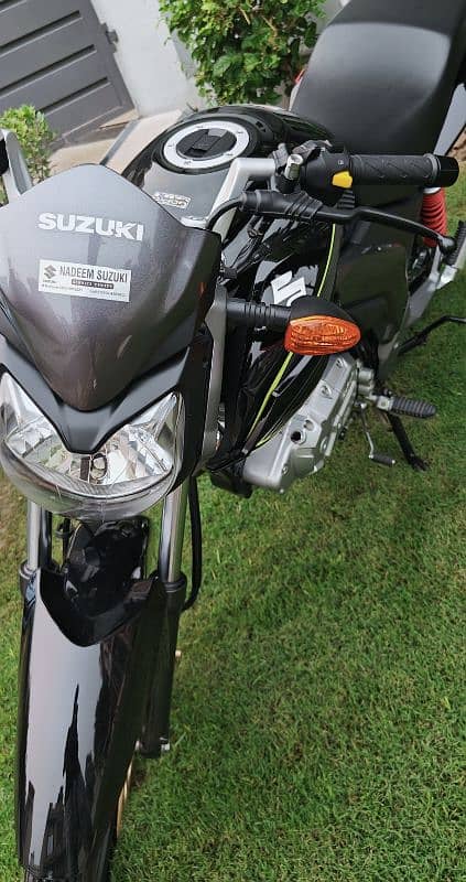 Suzuki GSX 125 Black 9