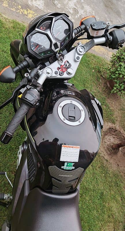 Suzuki GSX 125 Black 10