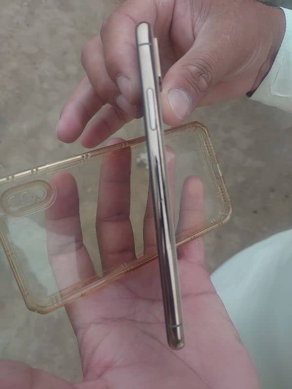 I phone xs 64 gb gold 4