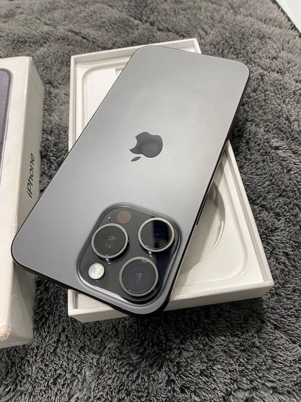 iPhone 15 Pro Max 256 GB 1