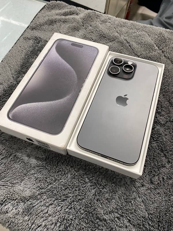 iPhone 15 Pro Max 256 GB 5