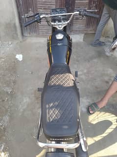 Honda 125 black colour