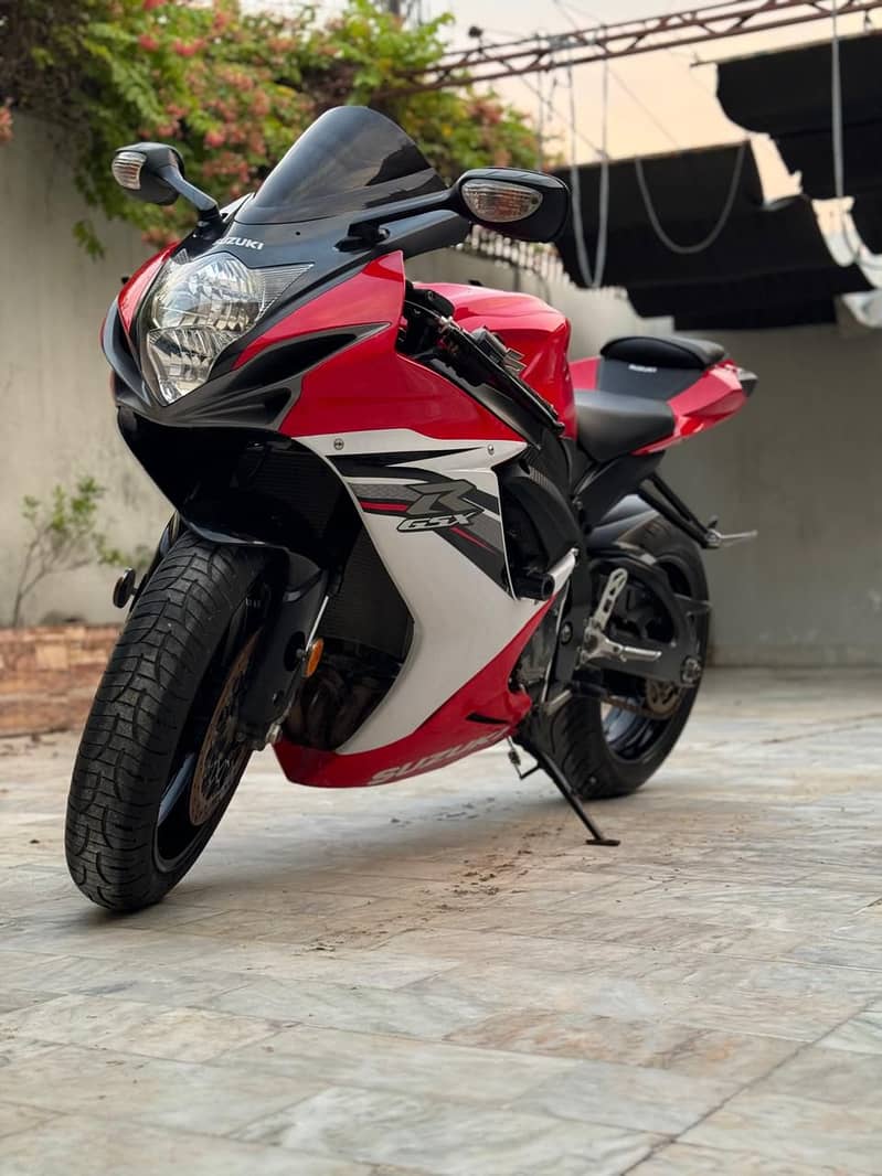 SUZUKI GSX-R600 (2013) MODEL 0